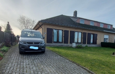 Huis te koop in meerbeke met 5 slaapkamers en 2 badkamers
