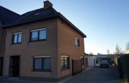 Huis te koop in merelbeke met 4 slaapkamers en 2 badkamers